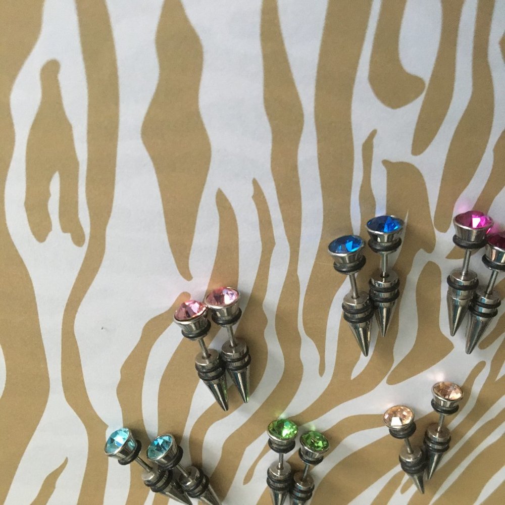 6 Pairs of Men's Earrings